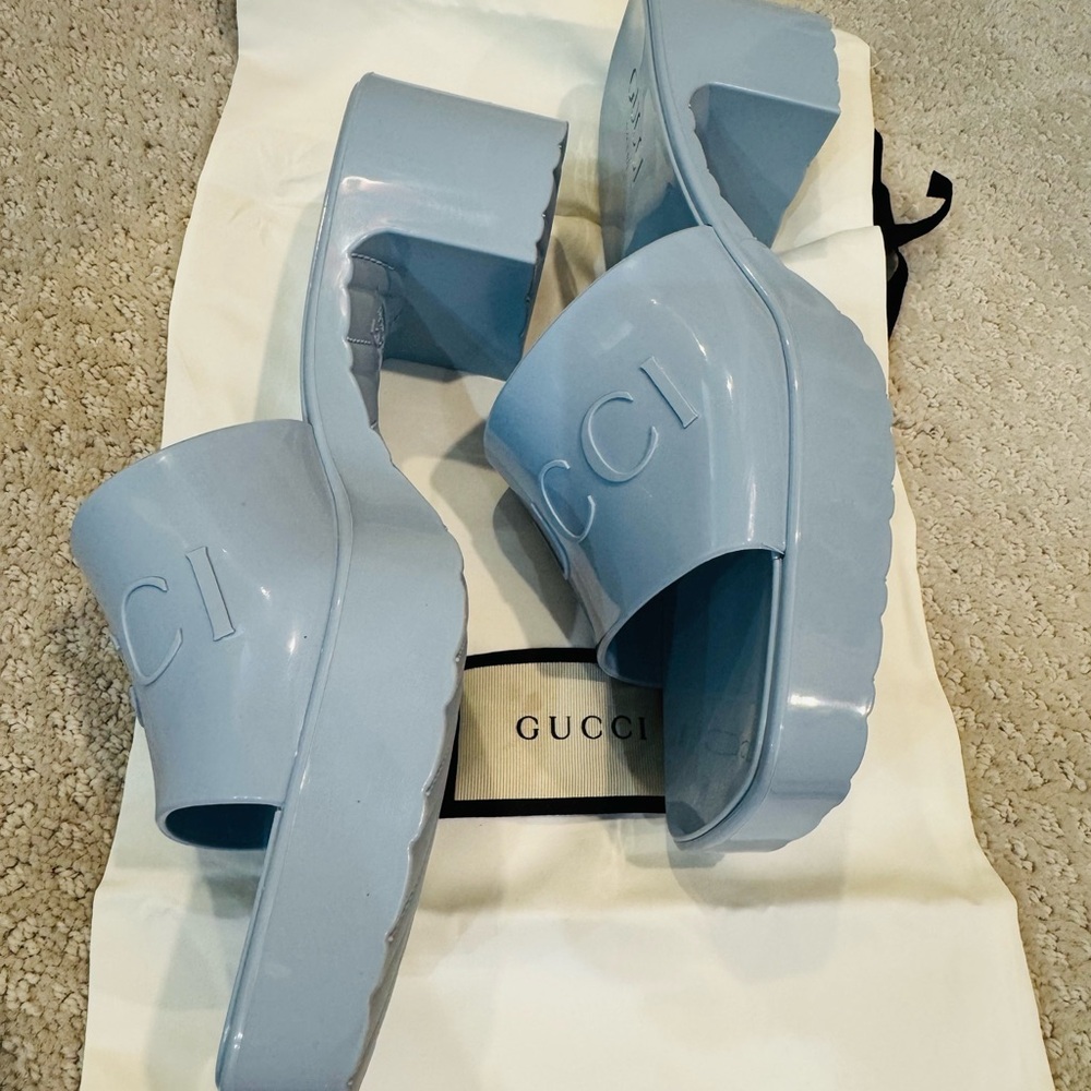 Gucci Blue Mules with Embossed Branding - Picture 5 of 5